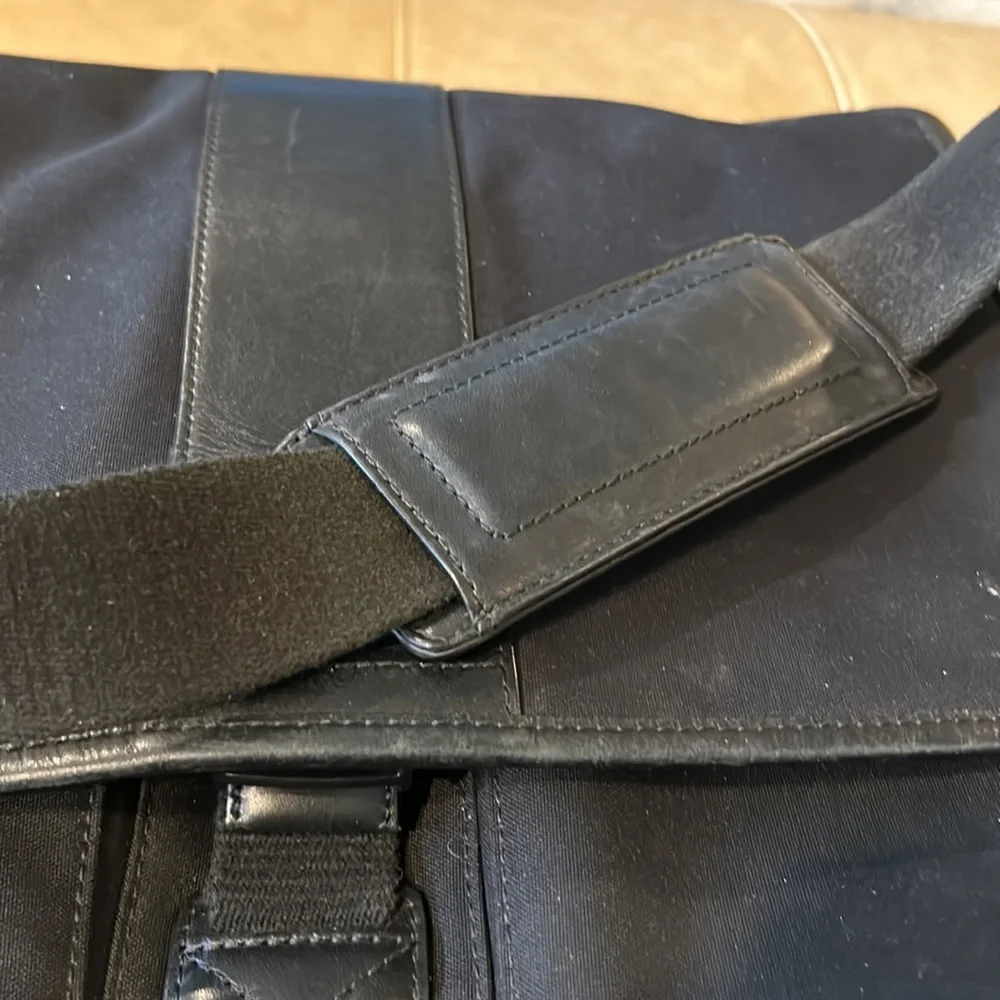 Coach, canvas with leather crossbag messenger bag with very sturdy metal closur - Picture 13 of 13